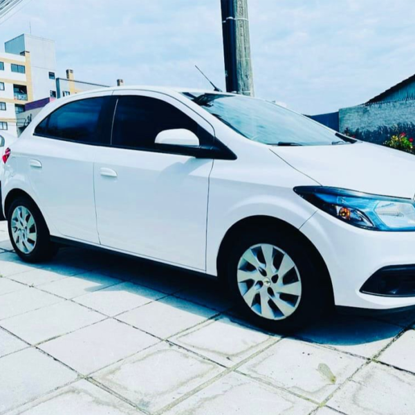 ÔNIX 1.4 LT ANO 2015 - Image 3