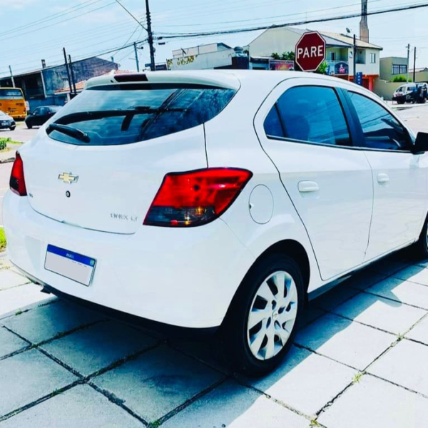 ÔNIX 1.4 LT ANO 2015 - Image 4